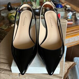 Women’s patent leather pointed closed toe elegant kitten heel slingback pump
